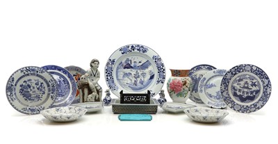 Lot 258 - A collection of six Chinese blue and white dishes