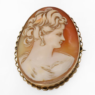 Lot 196 - A shell cameo brooch