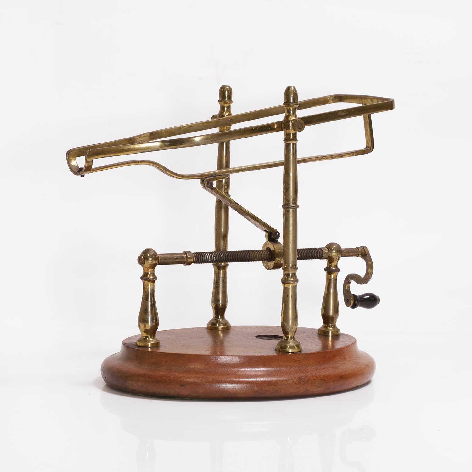 Lot 121 - A wine cradle