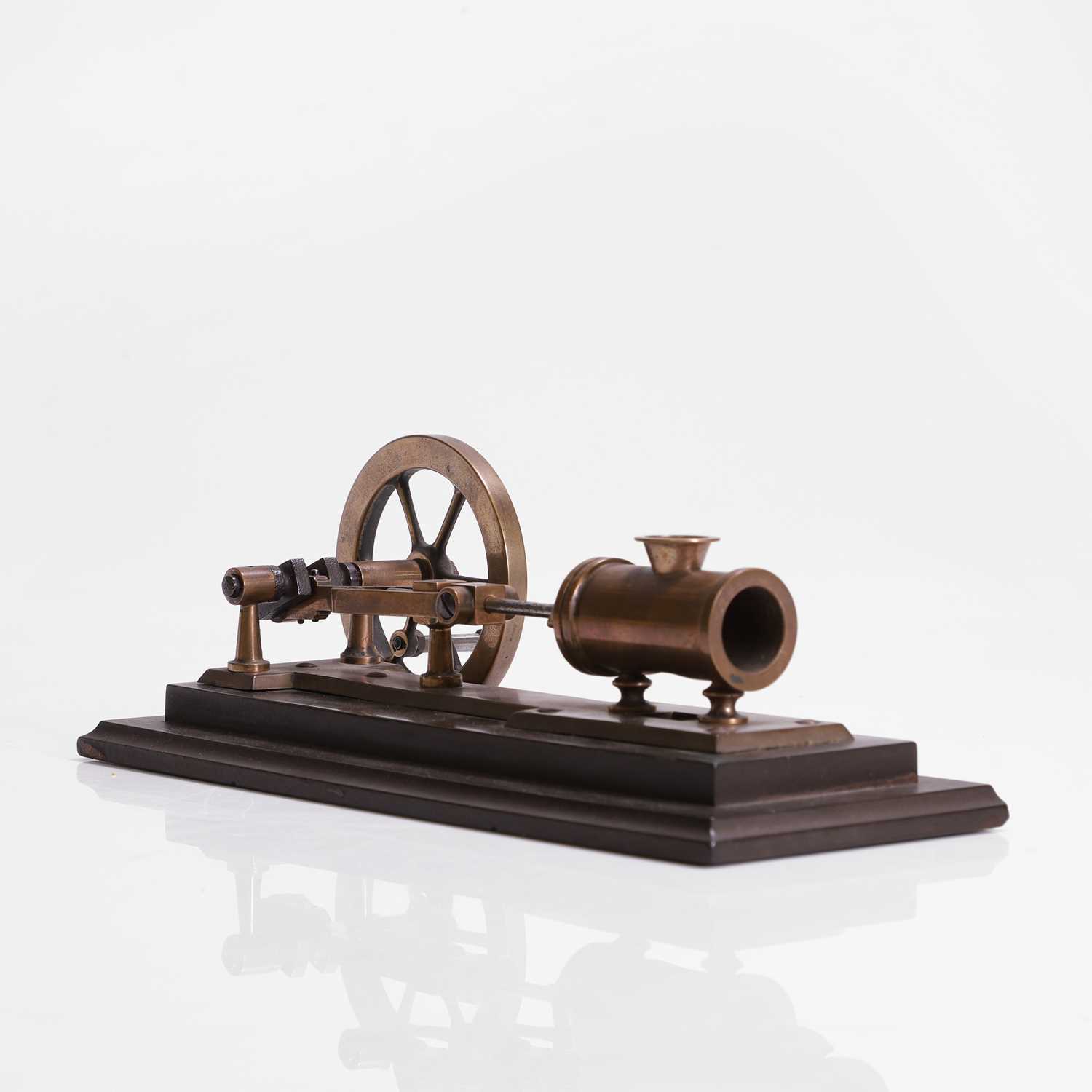 Lot 112 - A novelty brass mechanical cigar cutter