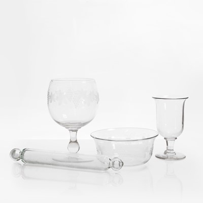 Lot 105 - A large glass rummer