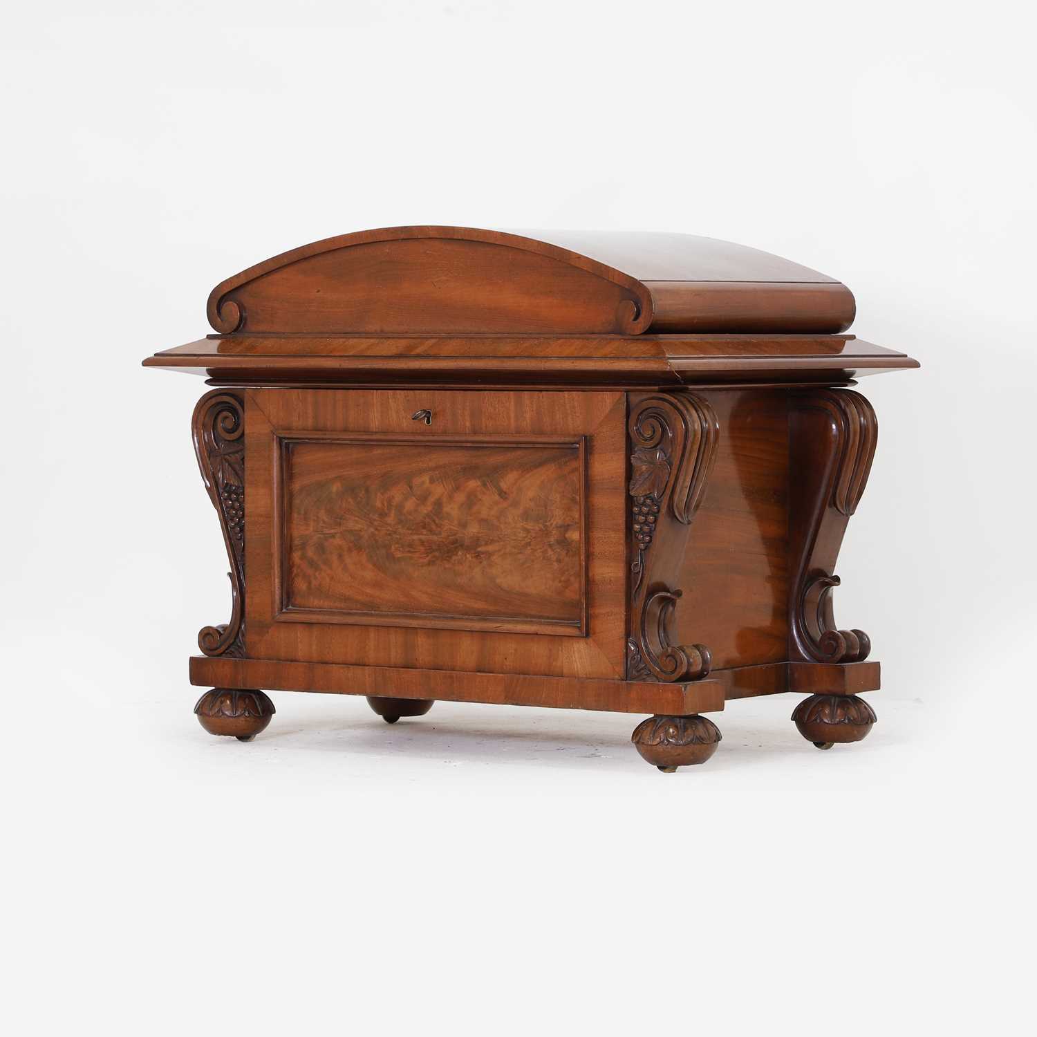 Lot 137 - A William IV mahogany cellaret