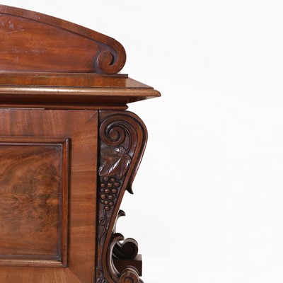 Lot 137 - A William IV mahogany cellaret