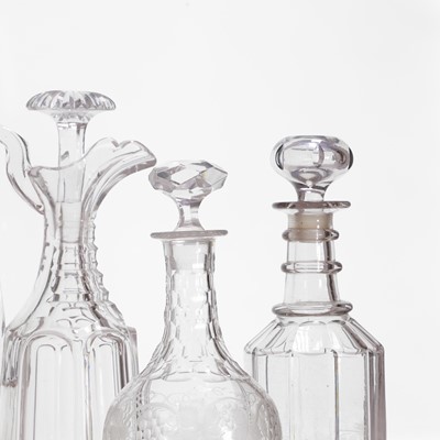 Lot 104 - A collection of glass tableware