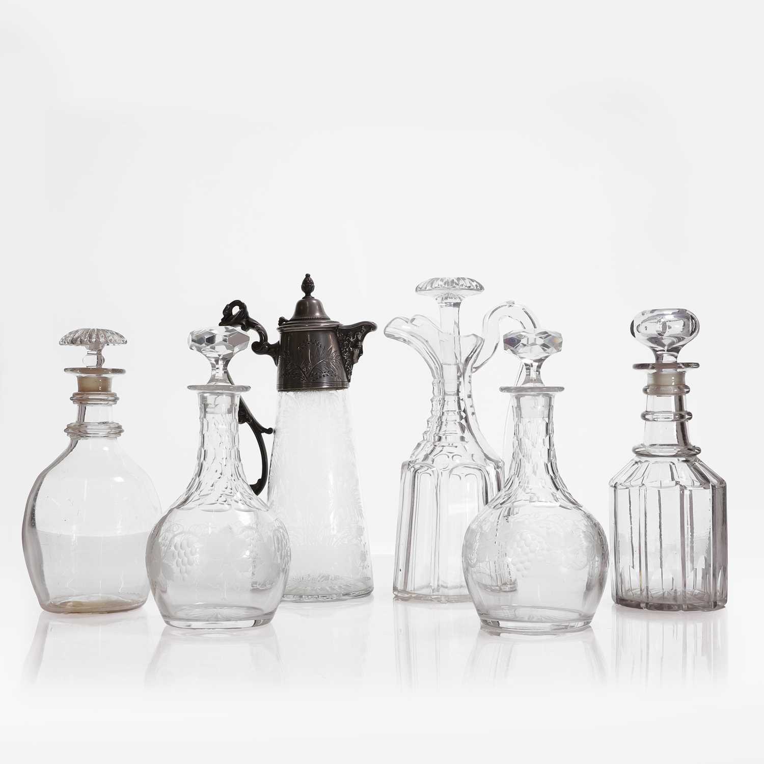 Lot 104 - A collection of glass tableware