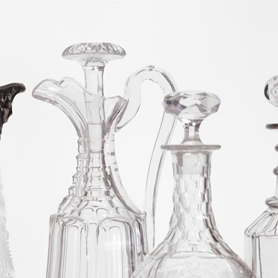 Lot 104 - A collection of glass tableware