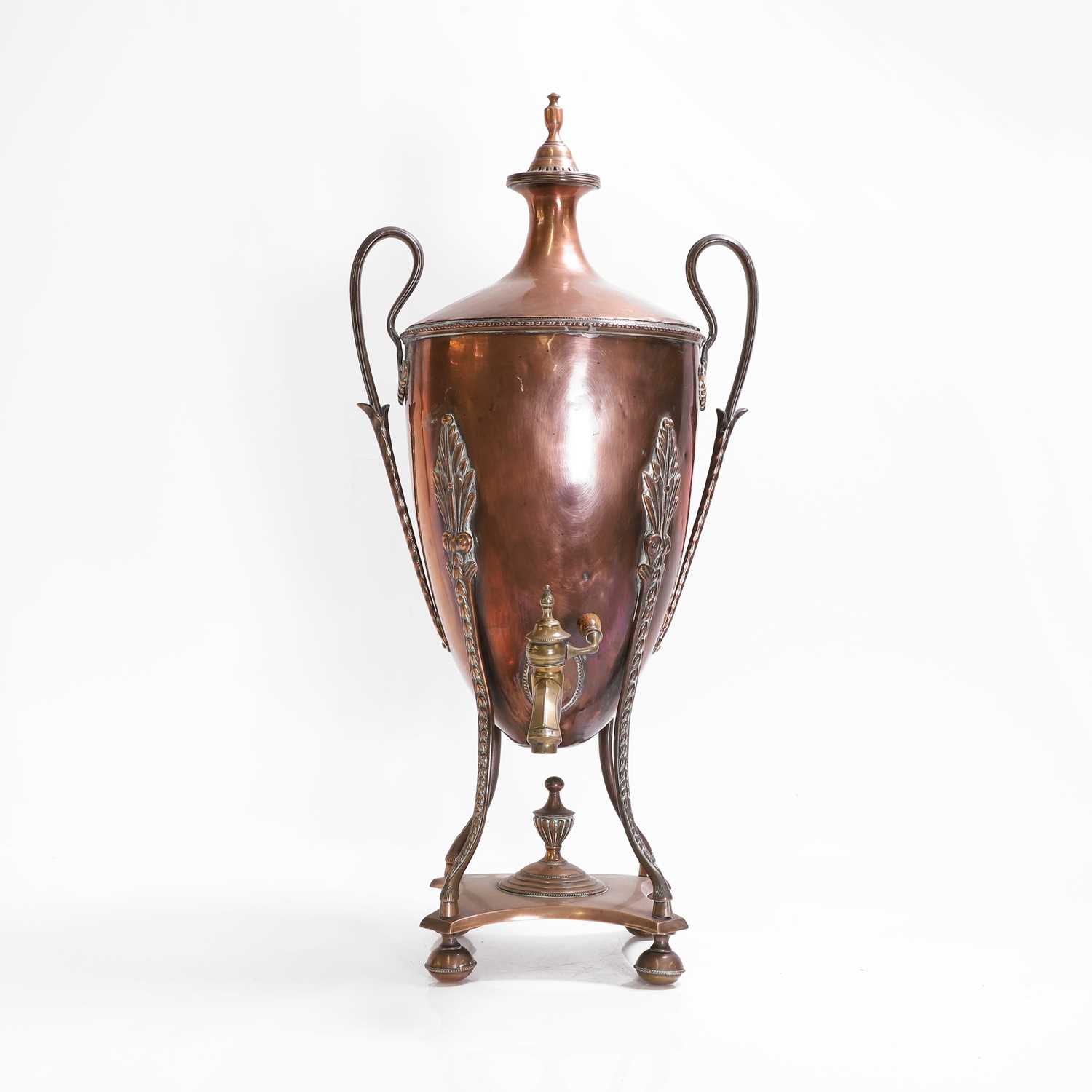 Lot 126 - A Regency copper samovar