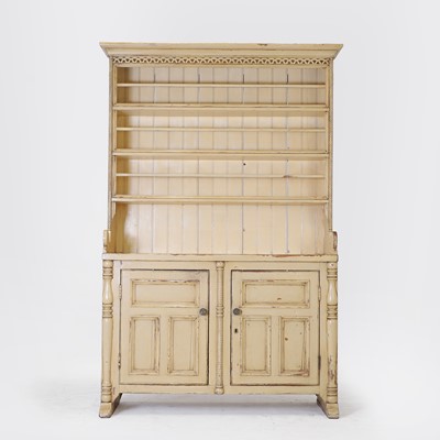 Lot 163 - A painted pine dresser