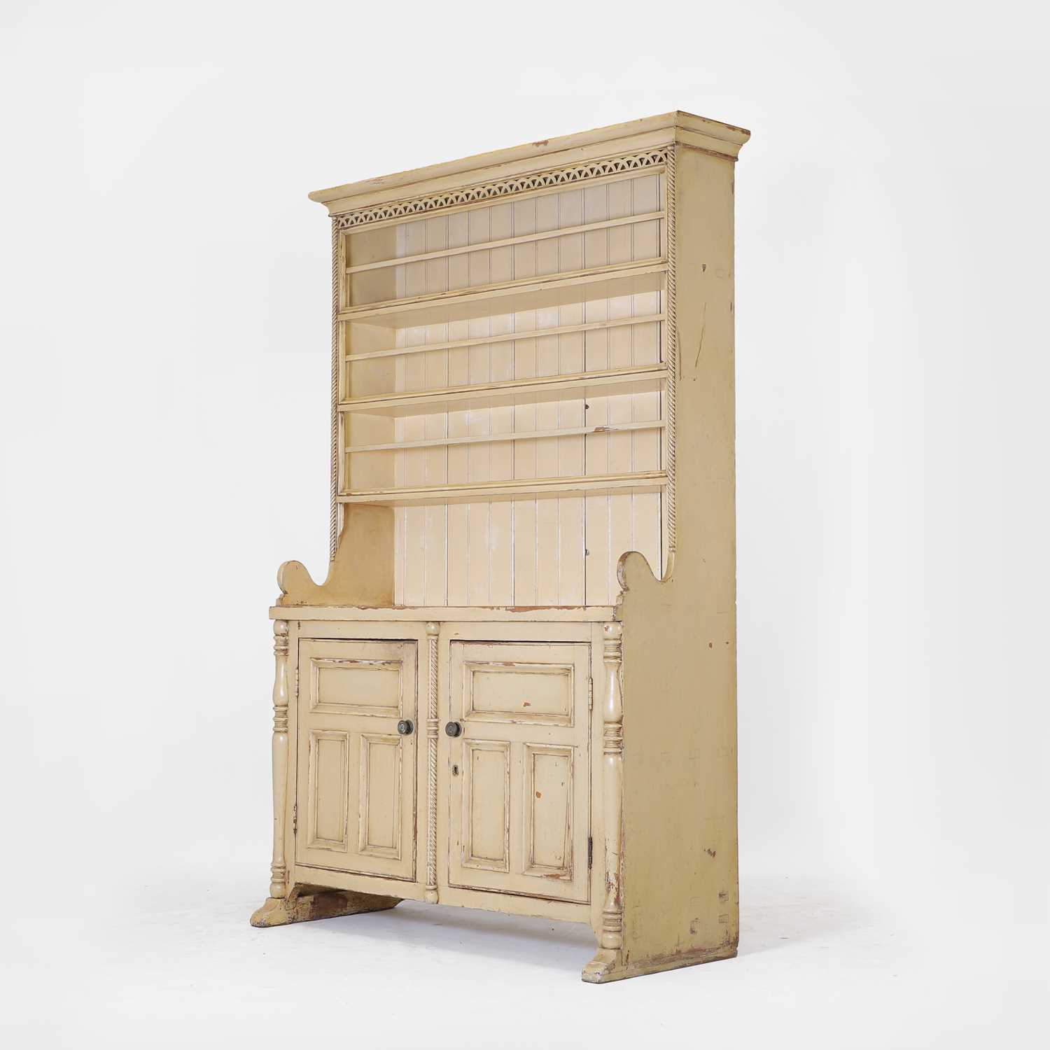 Lot 163 - A painted pine dresser