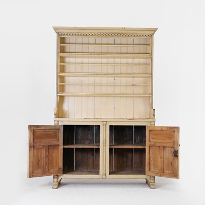 Lot 163 - A painted pine dresser