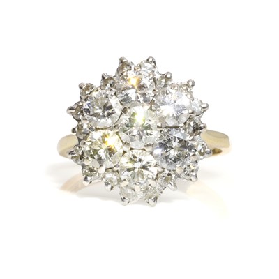 Lot 177 - A diamond cluster ring