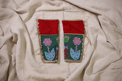 Lot 355 - A pair of Native American beaded felt leggings