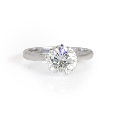 Lot 196 - A single stone diamond ring