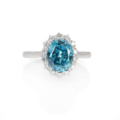 Lot 132 - A blue zircon and diamond cluster ring