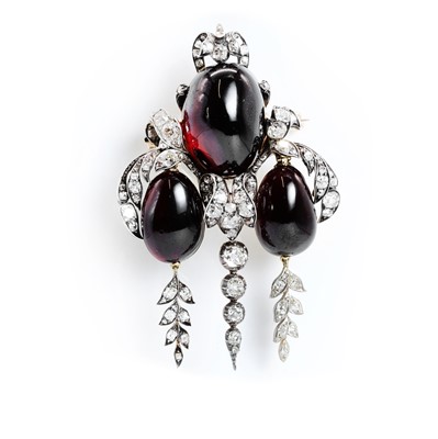 Lot 7 - A Victorian carbuncle garnet and diamond brooch