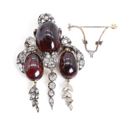 Lot 7 - A Victorian carbuncle garnet and diamond brooch