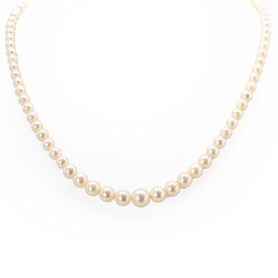 Lot 190 - A graduated single row cultured pearl necklace