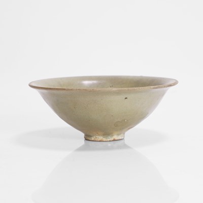 Lot 310 - A Korean celadon-glazed bowl