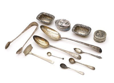 Lot 17 - A collection of silver items