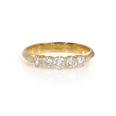 Lot 143 - A five stone diamond ring