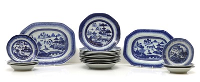 Lot 305 - A collection of Chinese export blue and white porcelain