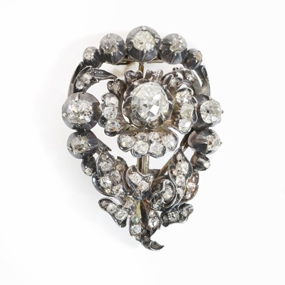 Lot 17 - A Victorian diamond cluster brooch