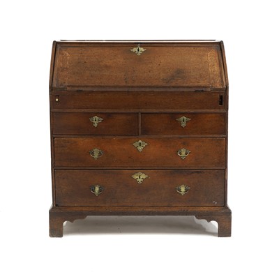 Lot 574 - An oak bureau