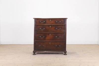 Lot 559 - An oak chest of drawers