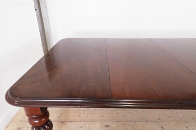 Lot 10 - A William IV mahogany extending dining table