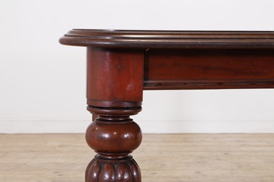 Lot 10 - A William IV mahogany extending dining table