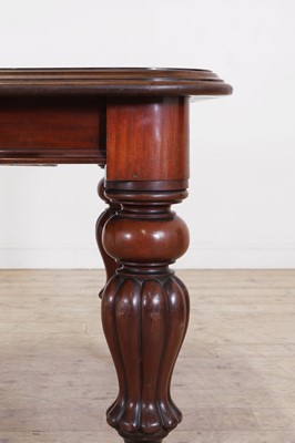 Lot 10 - A William IV mahogany extending dining table