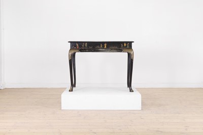 Lot 19 - A George I black and gilt japanned side table