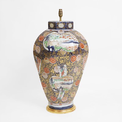 Lot 260 - A large Japanese Imari vase