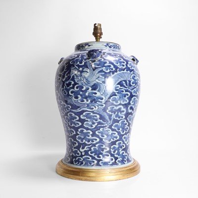 Lot 128 - A Chinese blue and white vase