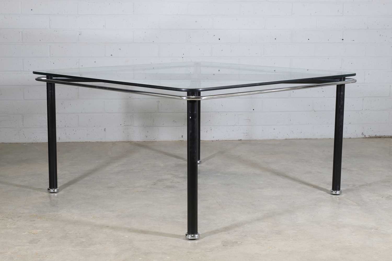 Lot 256 - A Memphis dining table