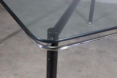 Lot 256 - A Memphis dining table