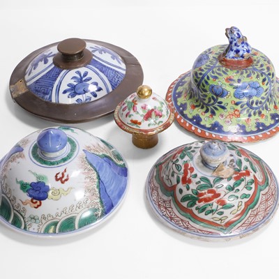 Lot 385 - A collection of Chinese porcelain covers