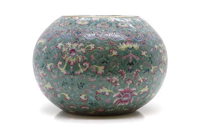 Lot 304 - A Chinese famille rose pot