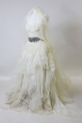 Lot 1526 - A Vera Wang wedding dress and veil