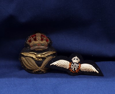 Lot An RAF World War Two Officers' cap badge