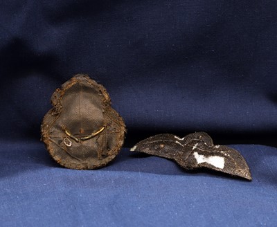 Lot An RAF World War Two Officers' cap badge