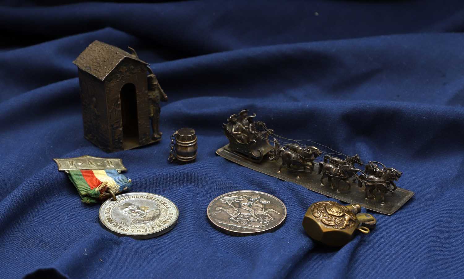 Lot A First World War Trench Art button lighter