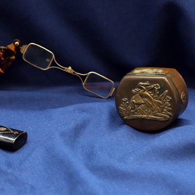 Lot A collection of tortoiseshell items
