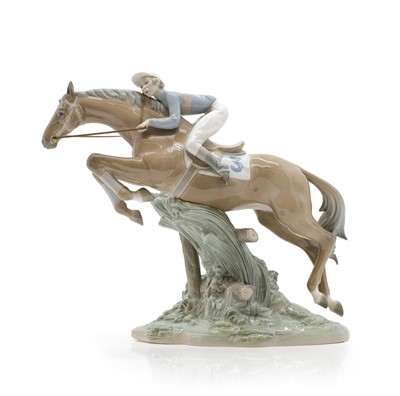 Lot 164 - A Lladro 'Jockey Mounted' porcelain figure