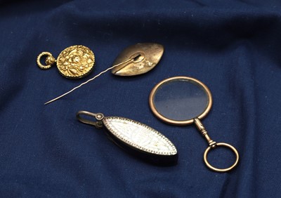 Lot A collection of jewellery items