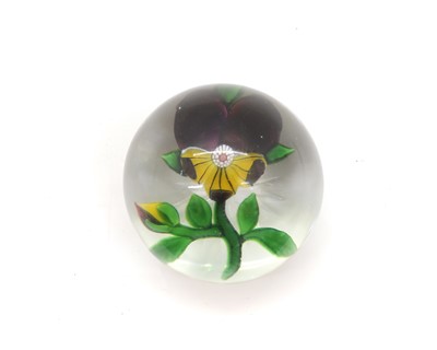 Lot 217 - A Baccarat glass 'pansy' paperweight