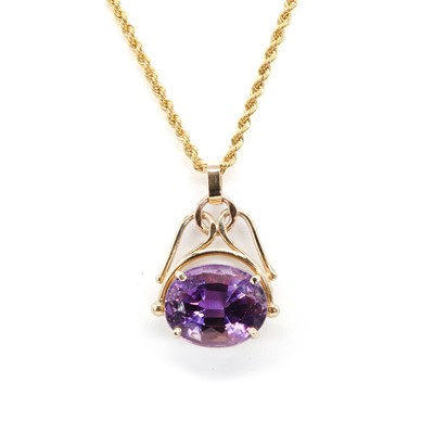 Lot 257 - A 9ct gold amethyst pendant and chain