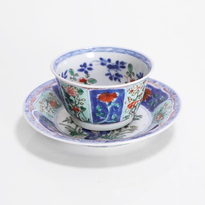 Lot 96 - A Chinese wucai tea bowl and saucer