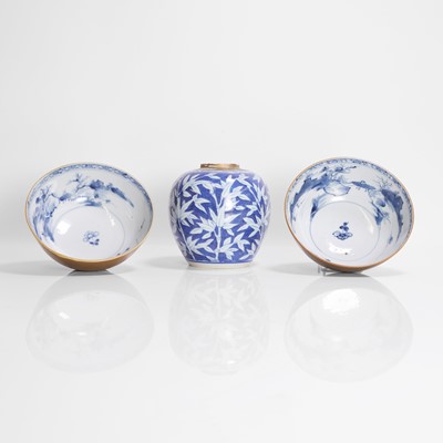 Lot 404 - A Chinese blue and white jar