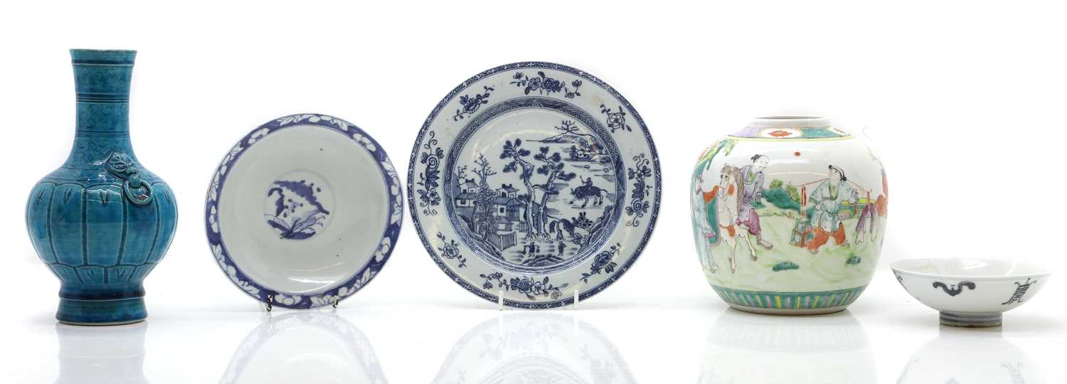 Lot 44 - A collection of Chinese porcelain